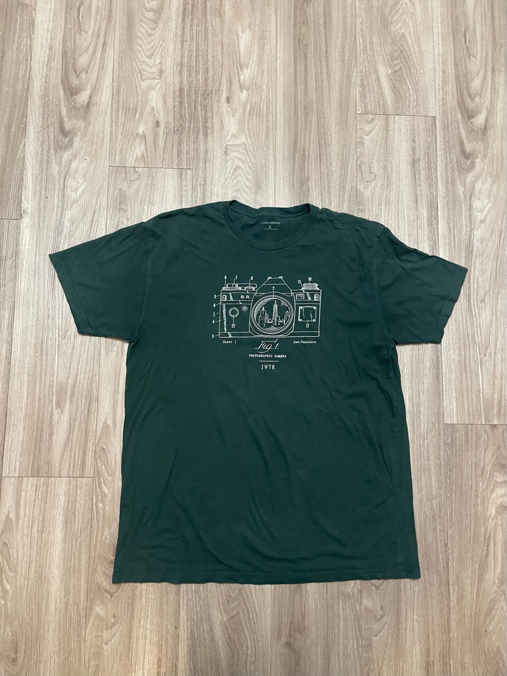 Banana Republic Dark Green Graphic Crewneck Tee